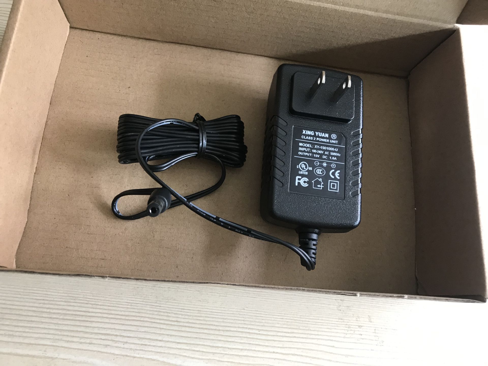 New XING YUAN Electronics XY-1501000-U 15V DC 1.0A 5.5/2.1mm Ac Adapter